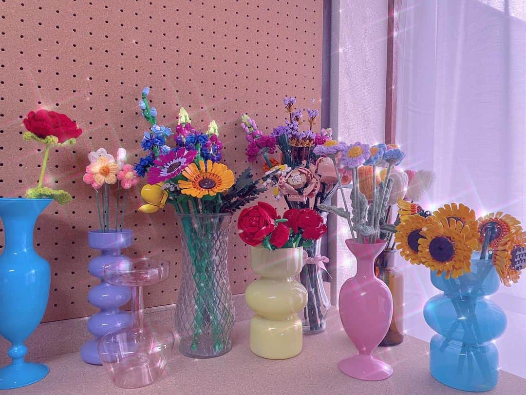 のインスタグラム：「全部偽物のお花たちがかわいい💐💐💐 花瓶は全部ガラスで韓国から来たやつ🕯️」