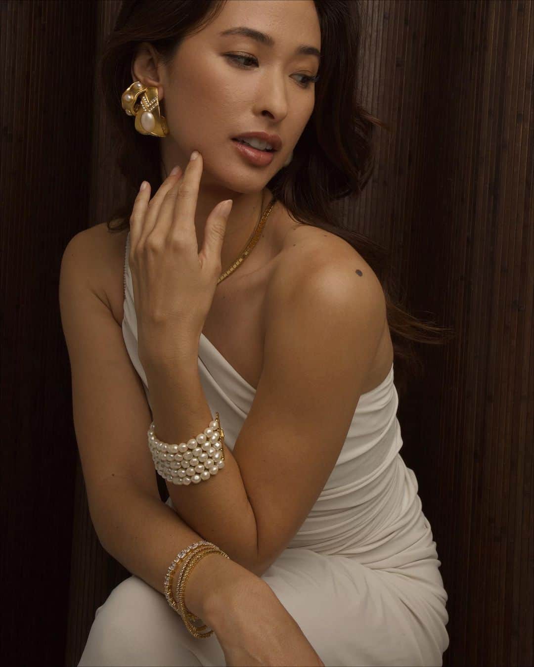 メロディー洋子のインスタグラム：「Hurry there might still be time to snag some gorgeous vintage pieces from @juliavaughn ‘s London Drop 💎   @juliavaughn のロンドンドロップからゴージャスなヴィンテージピースを手に入れるチャンスです！ 💎」