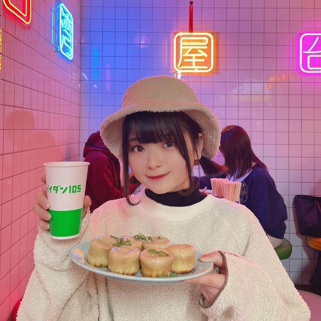 のインスタグラム：「♡ ・ ・ ダパイダン105 《下北沢》 このお店めちゃ並ぶから早めに行ったけど、openして10分なのにもう埋まりかけてた…！！ ・ 量多いの忘れて毎回頼みすぎる😢 ・ ・ #下北 #下北沢 #下北沢カフェ #下北沢グルメ #下北沢ランチ #下北沢居酒屋 #ダパイダン105 #ミカン下北」