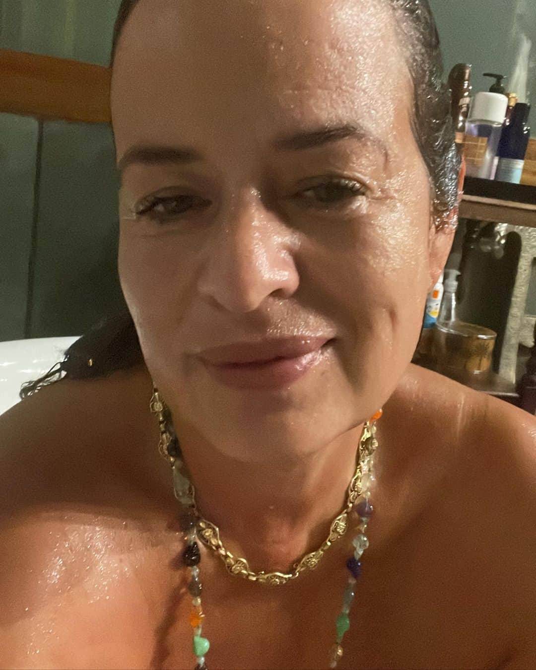 ジェイドジャガーのインスタグラム：「Photo dump after a short break , back in india with #travellingwithray making a new collection #carvedstones #india #laboradite #opal #healingherbs」
