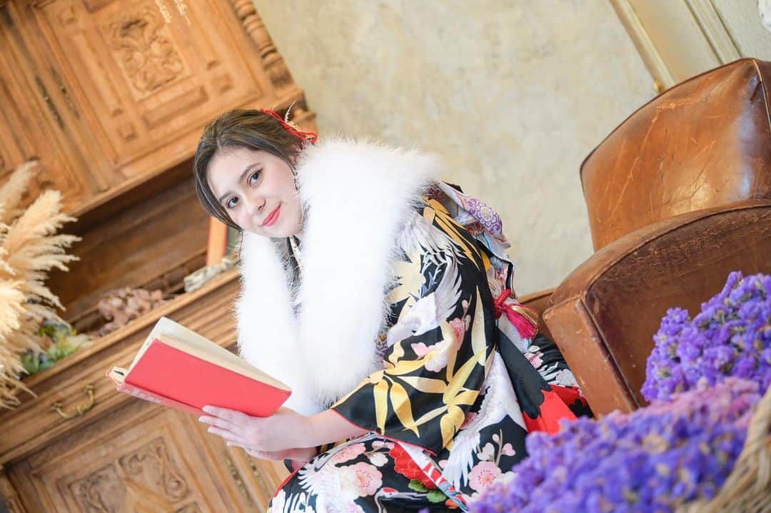 LE-PLA BEAUのインスタグラム：「. ハナエミ振袖展示会👘 〜4/2（日）開催中🌷  24年、25年度成人の方はお急ぎください❗️ .  ご予約はWeb、お電話受け付けております📞 　　　詳細はHPでご確認ください😊 @minmi_toyokawa  @photostudio_minmi  @hanaemi_kimono  ---------------------------------------------------------- #振袖 #振袖ヘア #成人式ヘア #成人式 #成人式前撮り #成人式ヘアセット #成人式振袖 #成人式髪飾り #成人式帯結び #振袖前撮り #振袖レンタル #振袖帯結び #ママ振 #ママ振袖 #ママ振袖アレンジ #前撮り #フォトスタジオ #フォトスタジオ豊川#写真館」