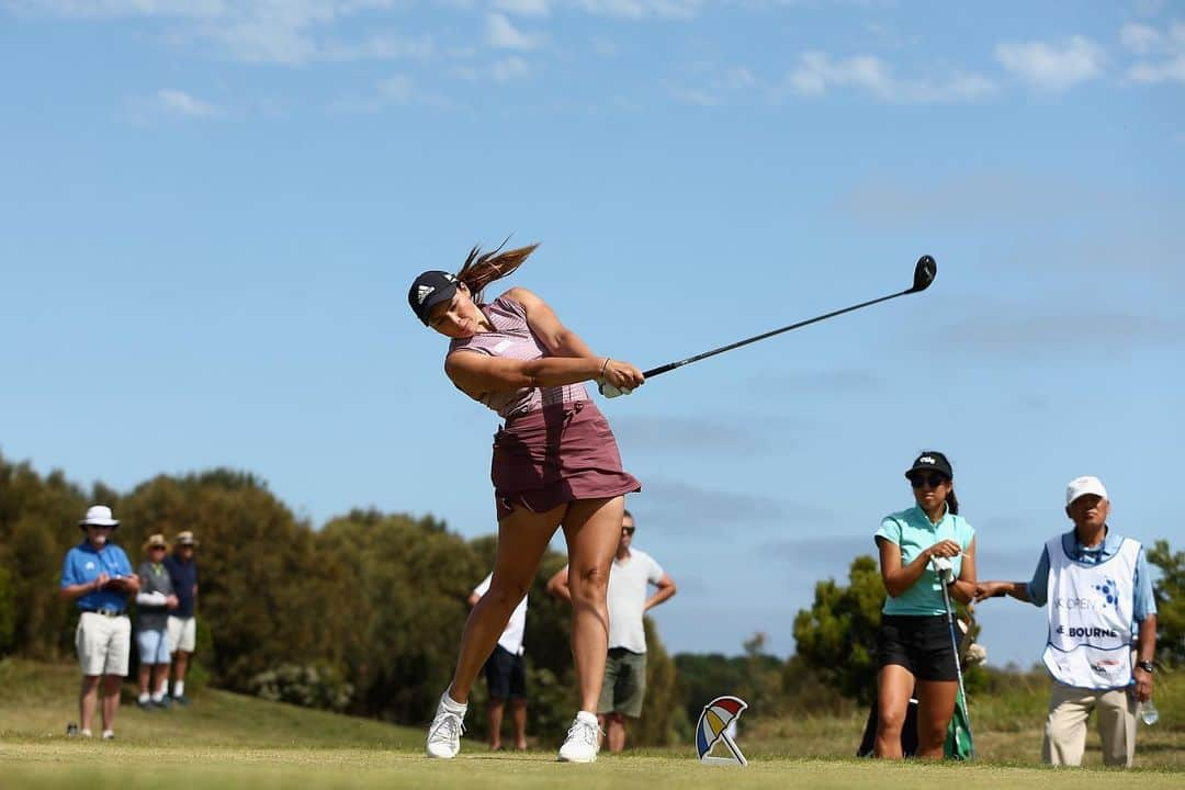 八巻セイラさんのインスタグラム写真 - (八巻セイラInstagram)「Catching up on my posts but… My first Vic open ✅  Thank you to everyone at the tournament and at home who showed their support 💗  Special thanks to my sponsors back in Japan #新日本住設 and @adidastokyo for always taking care of me 👍  初めてのビクトリアオープン！ジュニアの頃は夢でしかなかったこの舞台に行けて選手として戦えたことを誇りに思ってます。予選は通過できたものの最終結果は納得いきませんでした🥲 暴風と難しいコースセッティングに悩まされましたがそのチャレンジが楽しくてしょうがないです。 本当に世界一最高なお仕 事だなって改めて感じました。 申・ジエプロ優勝おめでとうございます！  #vicopen #13thbeach  #adidasgolf  #wpga  #新日本住設  #プロゴルファー  #オーストラリアツアー  @adidastokyo  @wpgatour」2月24日 15時54分 - sarahyamakibranch