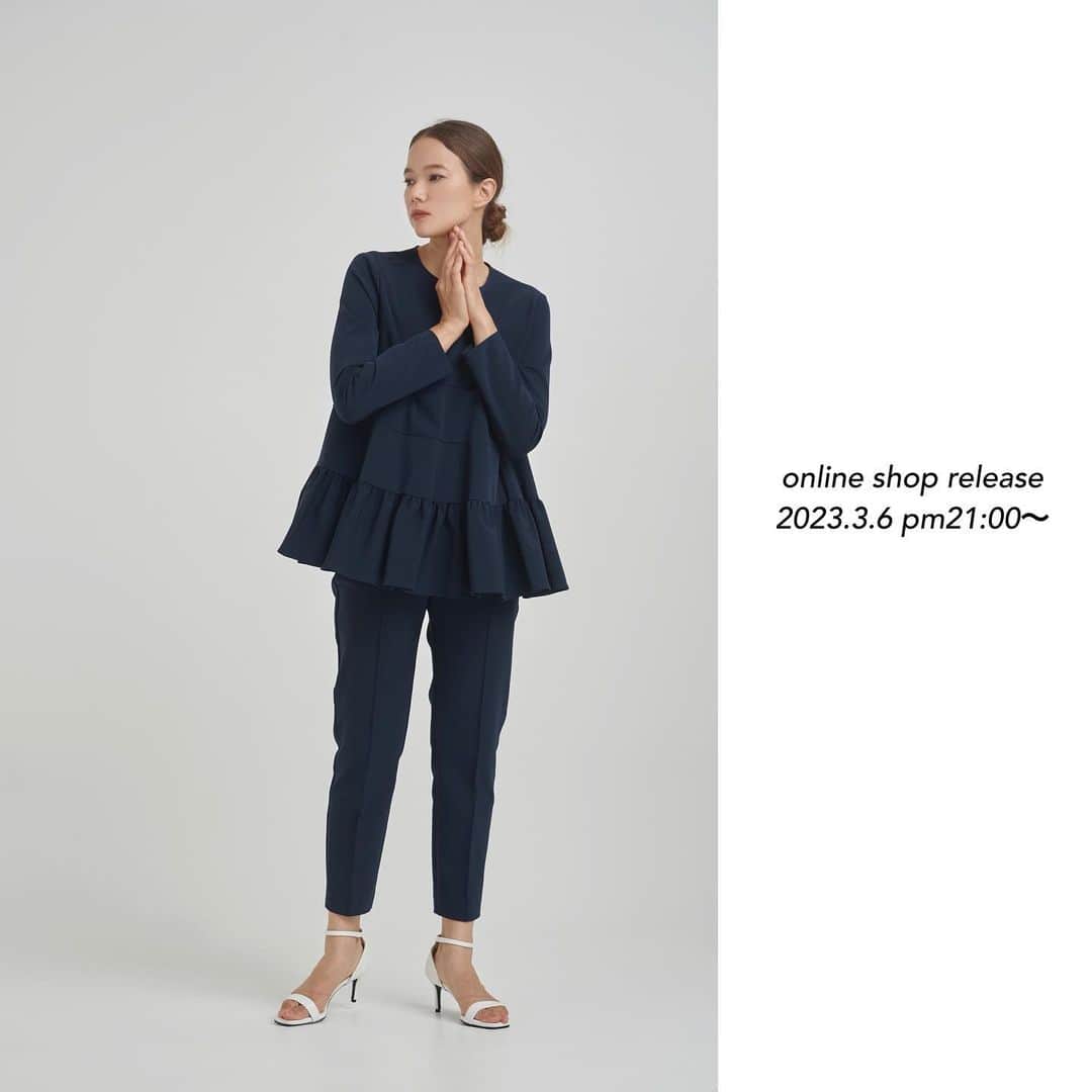 yoriのインスタグラム：「*online shop restock*  3/6 pm21:00〜 2023 spring 新作が発売となります！  詳細はonline shopを ご確認下さい。  #ティアードストレッチブラウス #ピンタックストレッチパンツ #ピンタックストレッチパンツ＋ #フラットカラーティアードブラウス #サークルフリルブラウス #ダブルクロスTeeブラウス  #yori_japan」