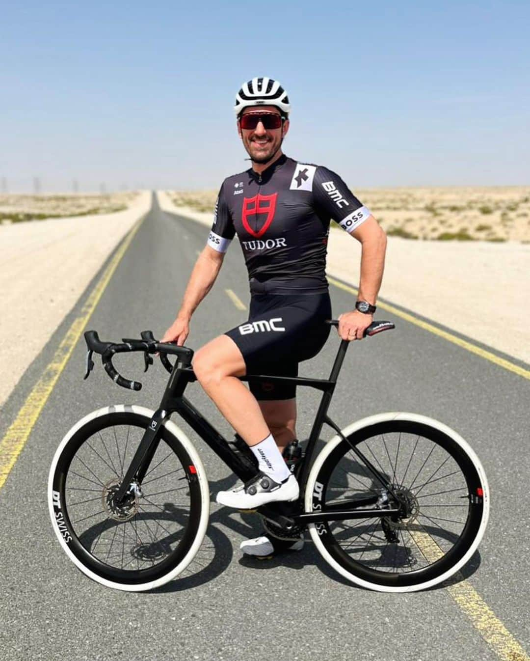 ファビアン・カンチェラーラさんのインスタグラム写真 - (ファビアン・カンチェラーラInstagram)「I’m on my way back from some days in Dubai with the @tudorprocycling and @tudorwatch  As always exciting to be on the road and being on the race with the team. So proud of the team and its achievements so far - We're just getting started 😎🔥 #TeamCancellara #TudorProCyclingTeam #Borntodare」2月24日 16時32分 - fabian_cancellara