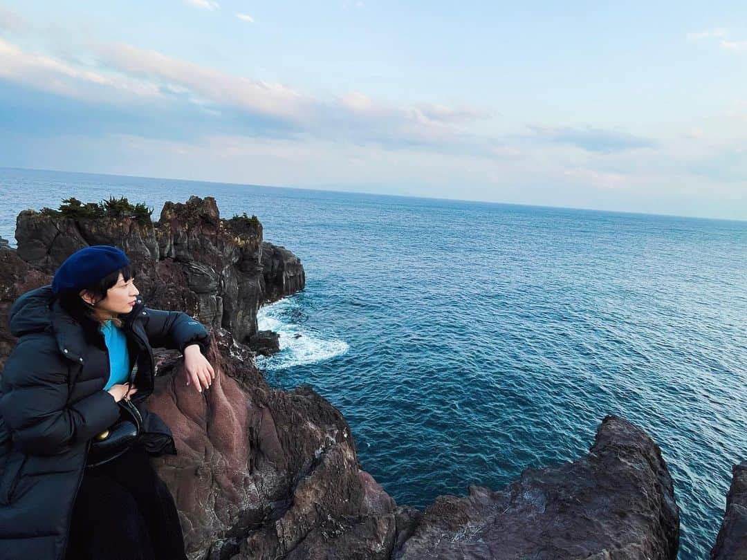 さんのインスタグラム写真 - (Instagram)「先週は倉沢よしえちゃんが、先々週は小玉しのぶさんが遊びに来てくれた！  ツアー先で泊まらせてもらってばかりだったから、人を招けるようになれて嬉しい。  #海 #海のある生活 #sea #sealife」2月24日 16時51分 - fujimoriai
