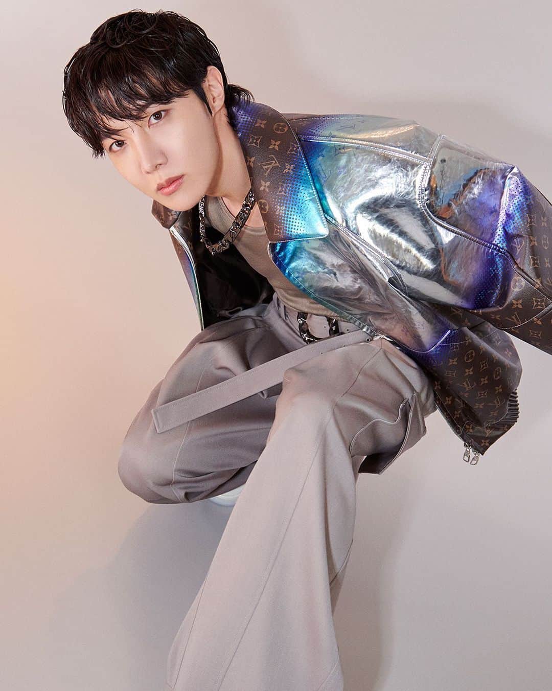 J-HOPEのインスタグラム：「@uarmyhope for #LouisVuitton. The Maison is pleased to announce that the world-renowned rapper-singer-songwriter, and music producer will be joining as new House Ambassador. #jhope #BTS」