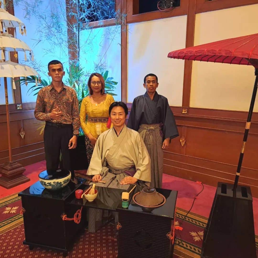 toiro_wagashiのインスタグラム：「At the Emperor's Birthday Reception hosted by the Consulate General of Bali It was a pleasure to meet all of you who could not meet easily.  we served you a cup of matcha with all my heart, but we hope we can meet you again and offer you hospitality. #teaceremony #toirowagashibali #toirowagashi #wagashi #wagashilovers #japanculture #japaneseconfectionary #emperorbirthday #sweets #japanesewagashi #foodphotography #foodstagram #matchatea」