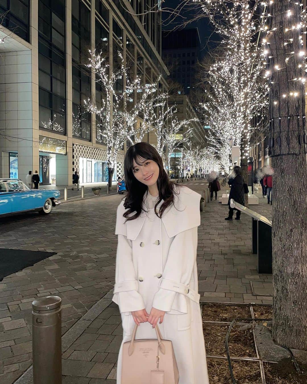 小林玲美のインスタグラム：「. 真っ白コートめちゃくちゃ可愛い😶‍🌫️✨」