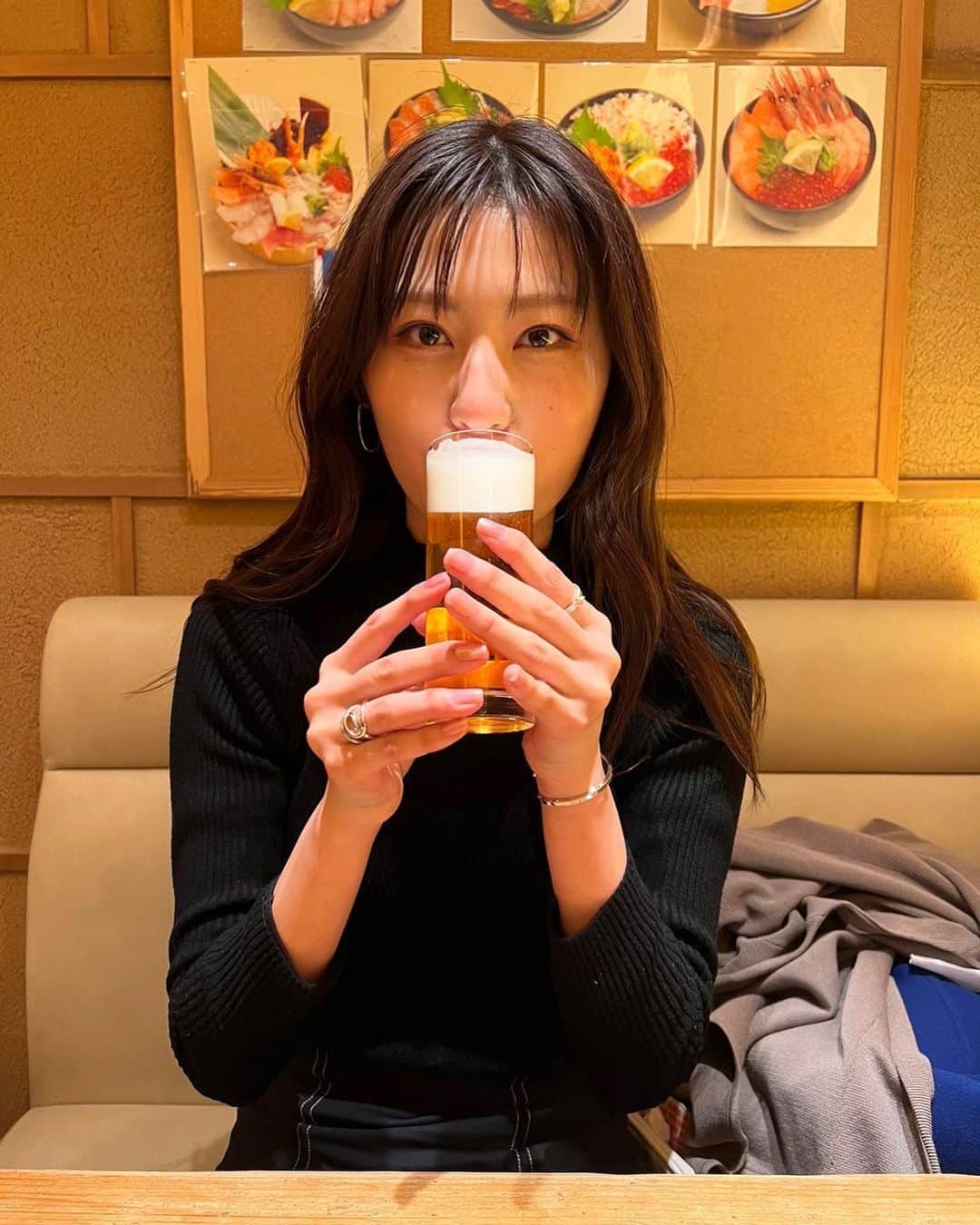 のインスタグラム：「Draft beer for now.🍻❤️❤️  最高！🤝🤝🤝🤝🤝🤝 みんなでカンパイ🤝  お酒好きです。  #ビール党  #me #cheers #beerlover  #北海道グルメ #mylove」