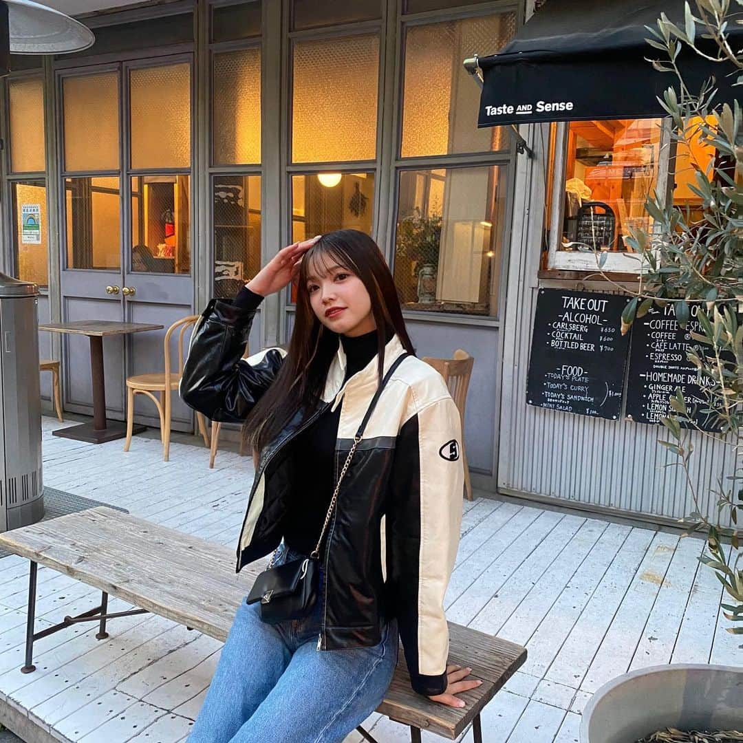 溝部ひかるのインスタグラム：「.  ☕️🤎 @taste_and_sense   #ootd#fashion#moussy#whoswhogallery #シンプルコーデ#大学生コーデ#プチプラコーデ #デニムコーデ #tasteandsense #中目黒カフェ」