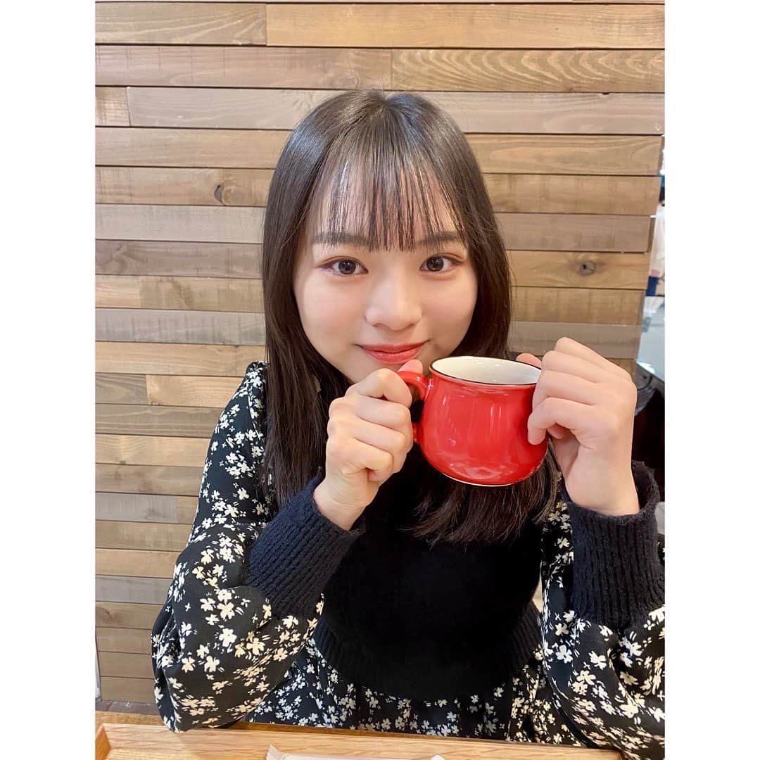 柿澤ゆりあのインスタグラム：「⁡ ⁡ 久しぶりにカフェに行きました〜☕️ 私は子供舌なので珈琲より紅茶派です。 みなさんはどちらが好きですか?? ⁡」