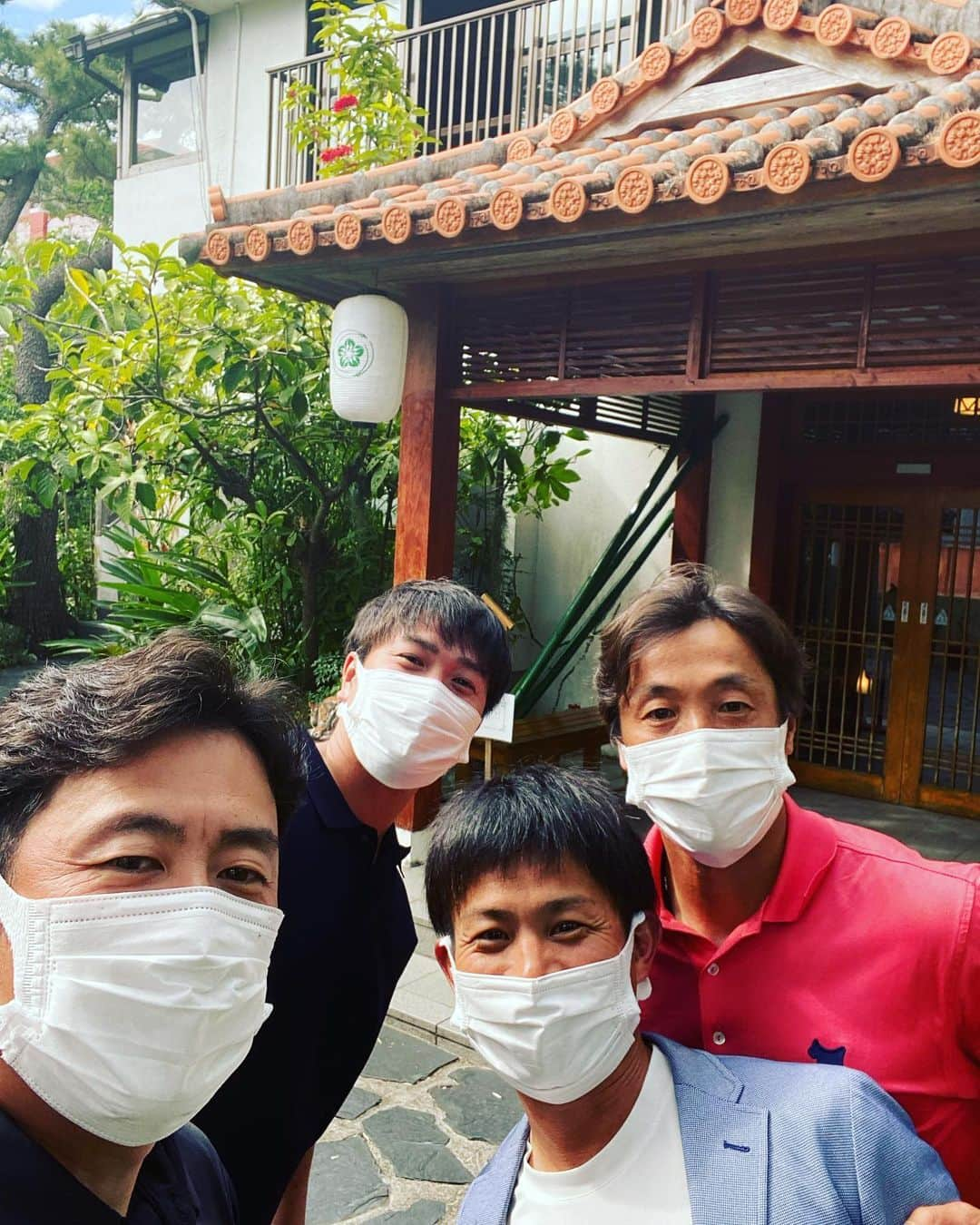 亀井善行さんのインスタグラム写真 - (亀井善行Instagram)「今日は休日😊 監督主催のゴルフ⛳️&食事🍴 監督ありがとうございました😄 休日でも身体動かすのは良い事だからね！ とりあえず撮った写真載せまーす👍 残りキャンプ明日からまた一つになって頑張りましょう‼️  ちなみに記者さんインスタを記事にするのは堪忍して下さいと山口コーチが怒ってましたよ😂 #鈴木尚広 #山口鉄也 #穴吹トレーニングコーチ #高木康成監督付 #ウォーカー #ウィーラー」2月24日 18時03分 - kame__79