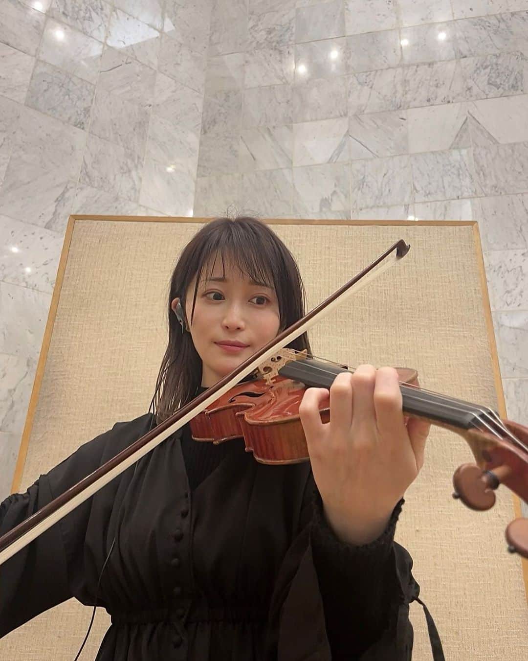岡部磨知さんのインスタグラム写真 - (岡部磨知Instagram)「🖤🎻🖤  #violin #recording  #musician」2月24日 18時33分 - machi_okabe