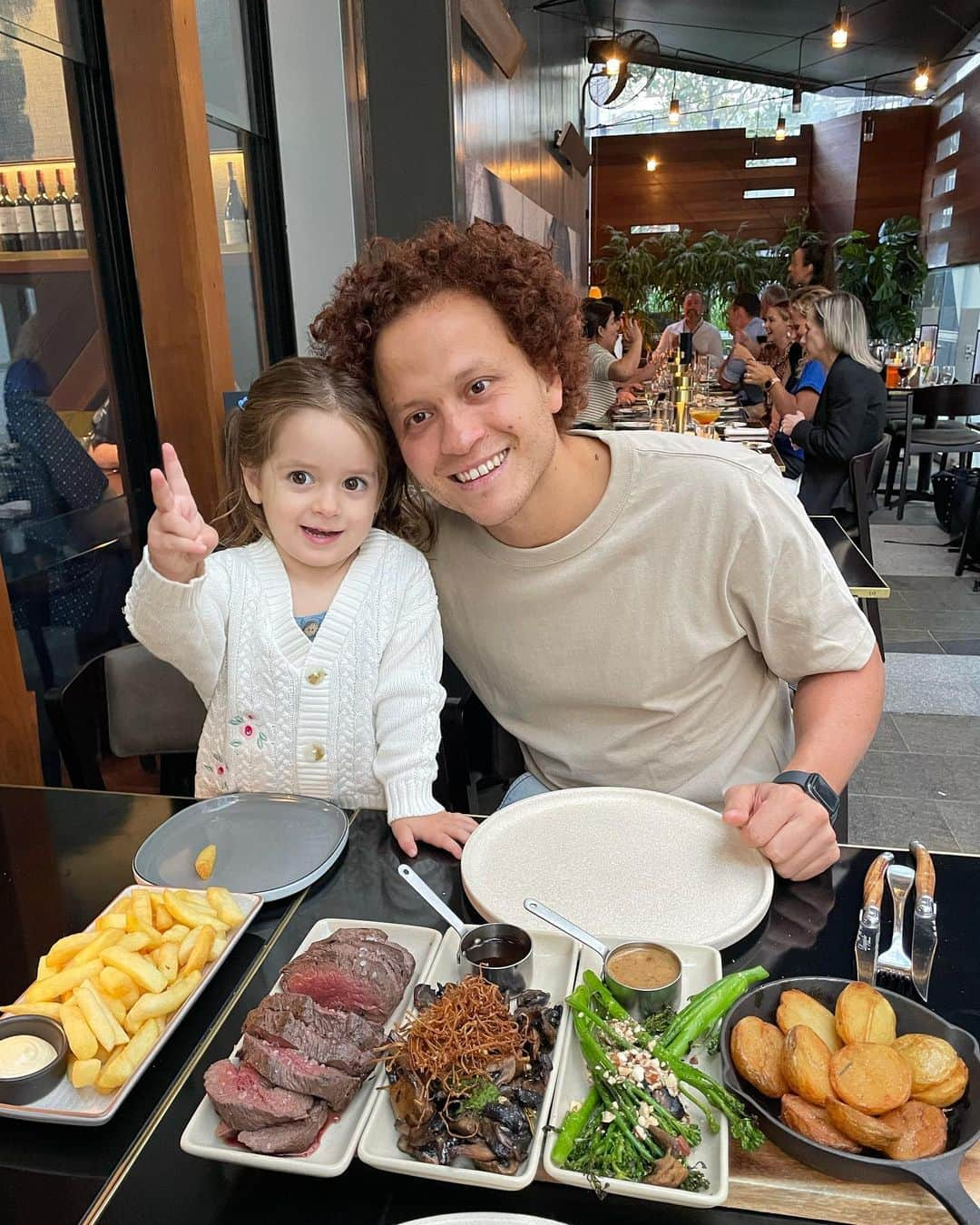 ムスタファ・アミニさんのインスタグラム写真 - (ムスタファ・アミニInstagram)「Natalie’s birthday dinner! 👨‍👩‍👧‍👧❤️🙏」2月24日 18時30分 - mustafaamini