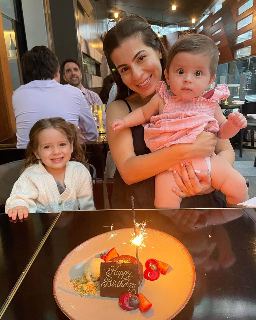 ムスタファ・アミニのインスタグラム：「Natalie’s birthday dinner! 👨‍👩‍👧‍👧❤️🙏」