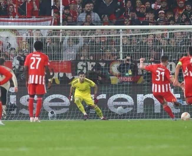 ロビン・クノッヘさんのインスタグラム写真 - (ロビン・クノッヘInstagram)「Verdienter Sieg gegen Ajax.🫡⚽️ Die Reise in der @europaleague geht gemeinsam weiter🔥  #RK31 #EinTeam #Union #Europaleague」2月24日 18時43分 - robinknoche31