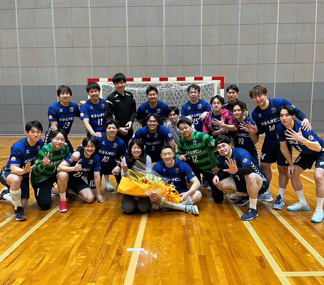 成田幸平さんのインスタグラム写真 - (成田幸平Instagram)「＊＊＊ Thank you for Wakunaga Leolic.  最高の瞬間をありがとうございました🙇🏻‍♂️ 最後にみなさんと共有できてよかったです✨  11年間ありがとうございました。  #湧永レオリック #HANDBALL #ハンドボール #JHL #日本ハンドボールリーグ #salming #SalmingJapan #bauerfeind #BauerfeindJapan」2月24日 18時43分 - kohei_narita23