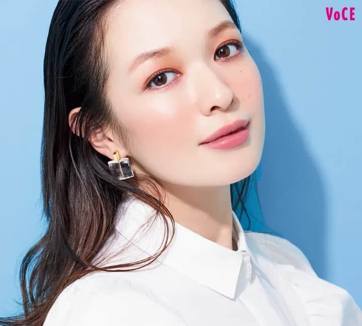 森絵梨佳さんのインスタグラム写真 - (森絵梨佳Instagram)「＠vocemagazine 4月号🏆  @suqqu_official   1枚目 @iwayayuichi  @yukarihayashi  @kaori.kawasaki76   2枚目 @iwayayuichi  @sayoko_yoshizaki  @kaori.kawasaki76」2月24日 18時49分 - official_mori_erika