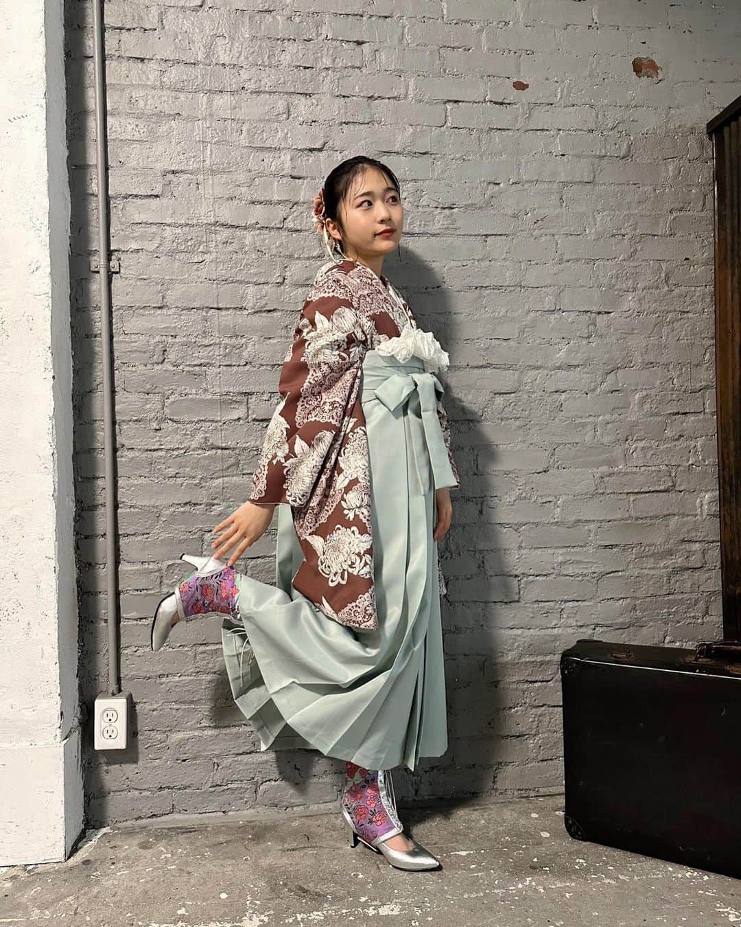 たぐちおとはさんのインスタグラム写真 - (たぐちおとはInstagram)「振袖にブーツってお洒落すぎる!!  普段のお洋服に合わせてみてもかわいいよ〜🫶🏻  浅草 tsumugu、大阪 音遊で実際に販売してるみたい！🫣 ECでも発売してます❗️   #オビブ  #振袖ブーツ @neokimono2021」2月24日 19時00分 - otohaaaa12