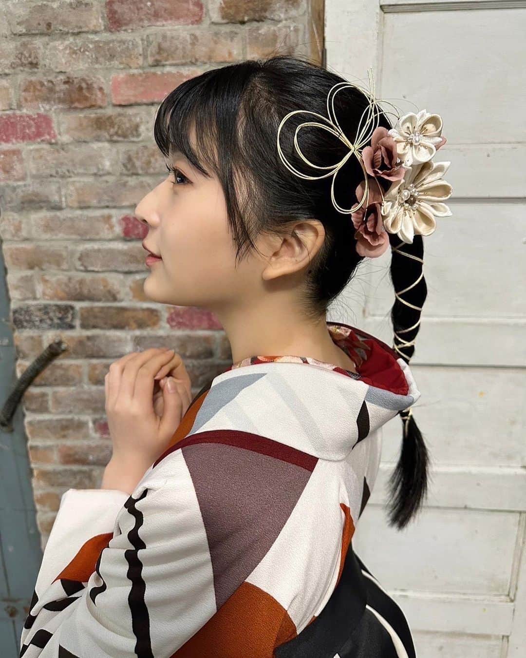 たぐちおとはさんのインスタグラム写真 - (たぐちおとはInstagram)「振袖にブーツってお洒落すぎる!!  普段のお洋服に合わせてみてもかわいいよ〜🫶🏻  浅草 tsumugu、大阪 音遊で実際に販売してるみたい！🫣 ECでも発売してます❗️   #オビブ  #振袖ブーツ @neokimono2021」2月24日 19時00分 - otohaaaa12