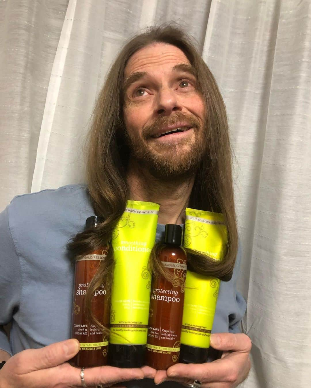 セイン・カミュのインスタグラム：「My beautiful hair❤️ Supported by @doterrajapan  Protecting Shampoo & Smoothing Conditioner 💕 Smooth Soft Silky  and Sexy 😘 #thanecamus #hair #doterrajapan #shampoo #conditioner #hairydaddy」