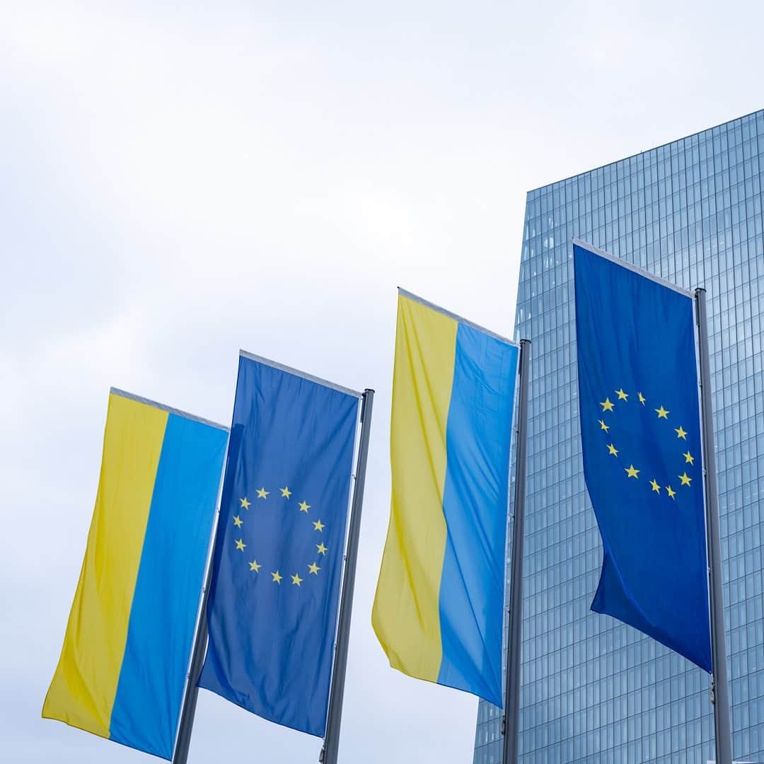 のインスタグラム：「One year ago Russia launched an unjustified war in Ukraine. My heart goes out to the Ukrainian people who are living through this tragedy. Freedom and democracy are core European values, and must be defended.  📸by: Claudio De Angelis/ECB」