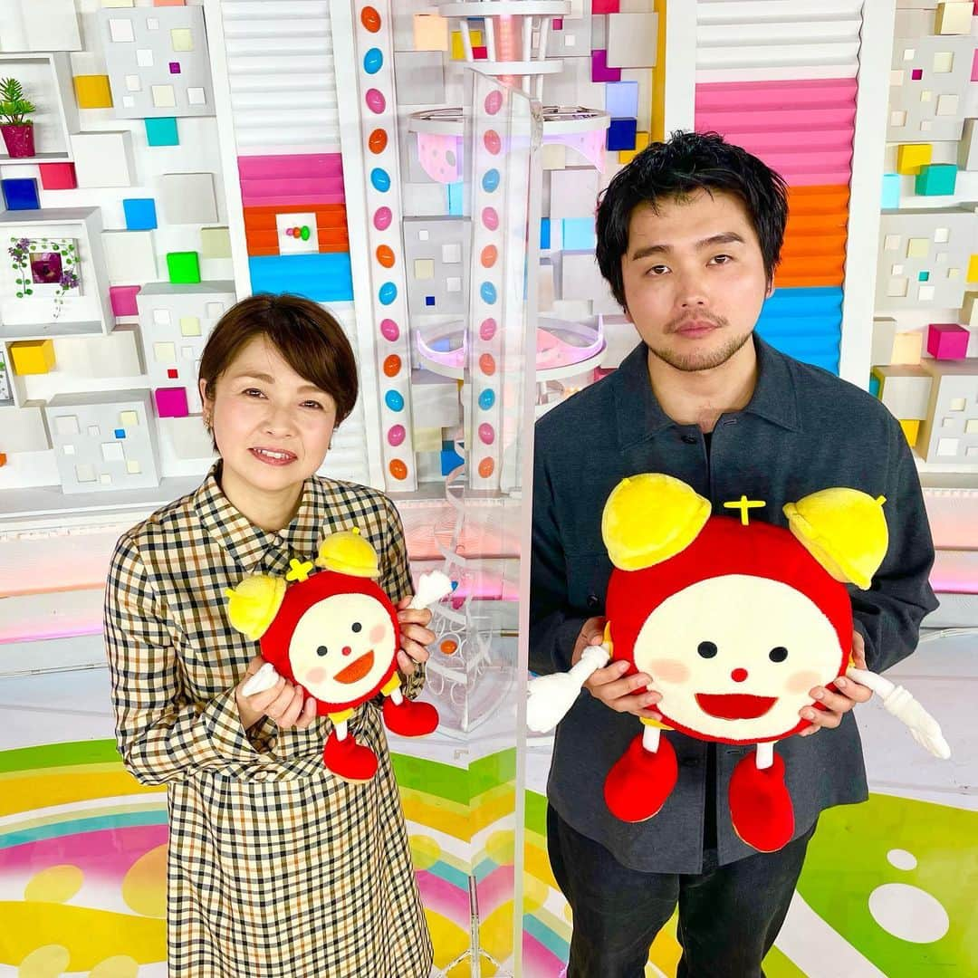 西山喜久恵のインスタグラム：「🎤 明日のキクエがキクヨ❗️のゲストは、King Gnuの井口理さん🎶 井口さんの大好物の小籠包など、包み物グルメを楽しんで頂きました‼️ このようなインタビューは初めての経験だそうで、慣れない中誠実に答えて下さり、ありがとうございました。 音楽番組では絶対に見せない井口さんの魅力が満載。明日のめざましどようび⏰必見です。  #めざましどようび #キクエがキクヨ  #King Gnu #井口理  #ひとりぼっちじゃない  #私も緊張しました #でも楽しかったです」