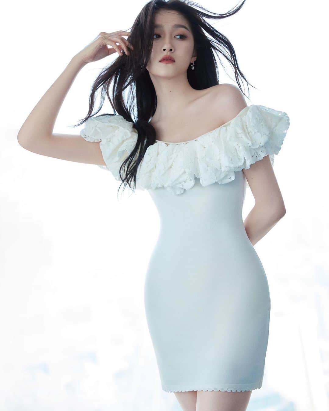 クアン・シャオトン（Guan Xiaotong）のインスタグラム：「好闻」