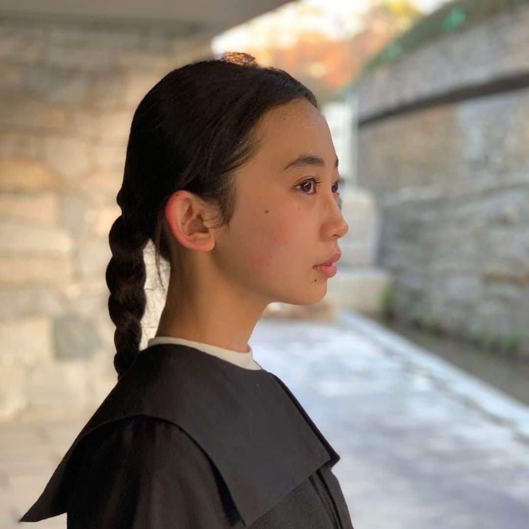 近藤華さんのインスタグラム写真 (近藤華Instagram)「普段しない髪型に挑戦してみました。現代美術館に素敵な場所がたくさんありました