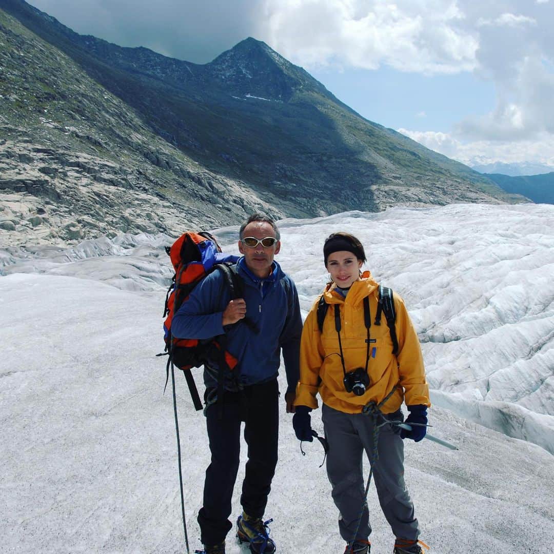 Leslie Camila-Roseさんのインスタグラム写真 - (Leslie Camila-RoseInstagram)「Full circle. The first picture is from 2005. Hiking Aletsch Glacier with my dad who is a glaciologist.  I used to joke and say that most of our conversations were actually the juxtaposition of 2 people having opposite monologues. His about rocks and science. Mine about movies and the creative industry.  I left Chamonix at 18, and fled the mountains for the concrete Parisian jungle and then Los Angeles to follow my dream of becoming an actress.  And then life happened… With lots of luck and opportunities, I ended up filming TV shows around the world pretty quickly.  But the more I spent time on set as actor the more I wanted to create and work on my own projects. Explore different mediums. Something was missing. I wanted to go behind the camera. Express my own thoughts… Speak up. Be where it made more sense for me. Along the way I reconnected to my roots and fell in love (all over again) with nature. Almost 20 years later, I’m a speaker, producer, director and activist.  And today, my dad and I are working on a beautiful project together. There won’t be any monologues, but this time, deep conversations about Glaciers and the climate crisis. Two generations. One common future. One home. Many facts. Tons of knowledge. Endless questions. And hopefully some inspiration…  Stay tuned. 2023 is getting very exciting.  As they say “you can take the girl out of the mountains, but you can’t take the mountains out of the girl”.   #aletschgletscher #glacierdaletsch #glacierhiking #glaciers #glaciology #creativeproject #globalwarmingawareness #environmentalscience」2月24日 19時51分 - leslie_coutterand