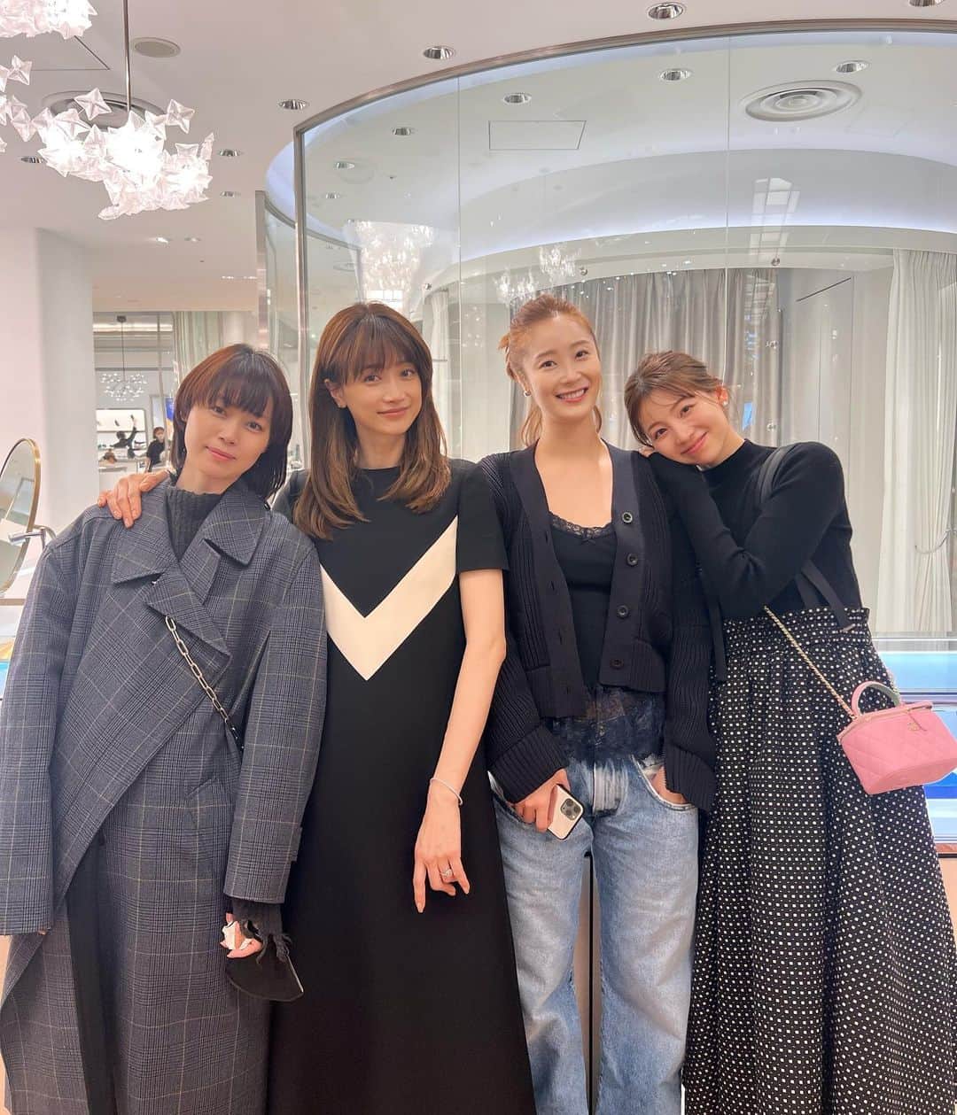 青山あみのインスタグラム：「@youn1029  @narin.jw  明日まで✨ 日本橋　三越本店3Fでpopup中💎 ため息がでるほど、언니がつくるもの どれも可愛くって。。 また欲しくなった~😮‍💨😮‍💨💖 행복가득💗  #narin」