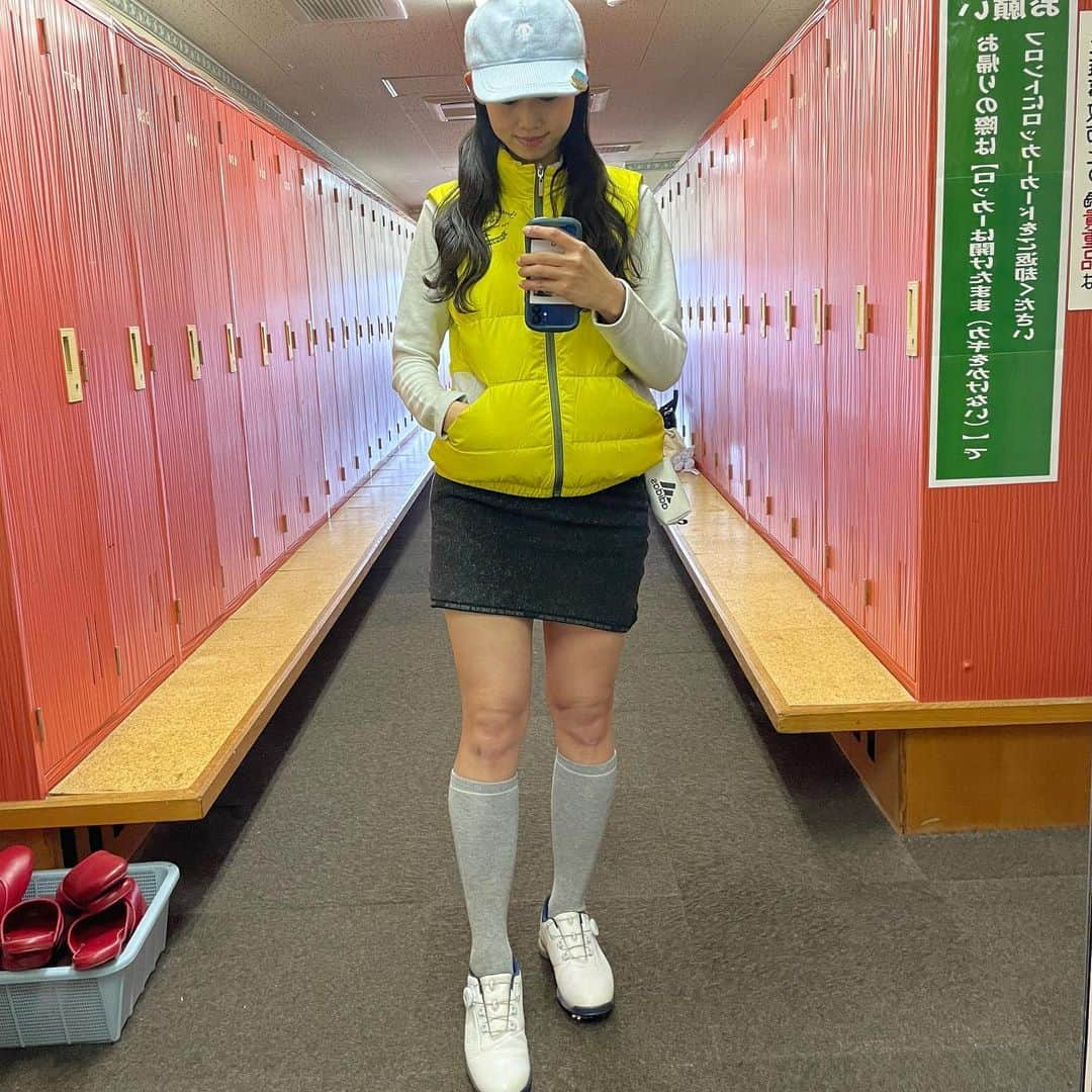 佐藤逸香のインスタグラム：「パパと月1ゴルフ⛳️👨🏻  スコアはいつも通り良くもなく悪くもなく平和でした🕊  極悪カラスには会えなかった笑  #那須小川ゴルフクラブ #極悪カラス  #ゴルフ #ゴルフ女子  #adidasgolf #mizuno #PING #asics #Paradiso #TaylorMade #munsingwear #descent #スポーツ大好き #スポーツ女子」