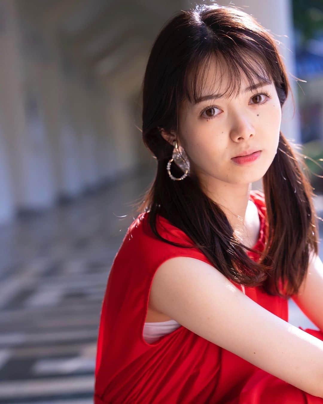 のインスタグラム：「いつも応援して下さるみなさんへ❤︎ この度、私個人の写真集を発売させていただくことに なりました💓 写真集を出して欲しいというお声をみなさんからの メッセージでもいただいていたので凄く嬉しいです😍  発売日は2023年3月27日頃です❤️ お楽しみに〜♪  ストーリーのハイライトにURLを載せておきますね🫶  #谷尻萌ファースト写真集 #台湾」