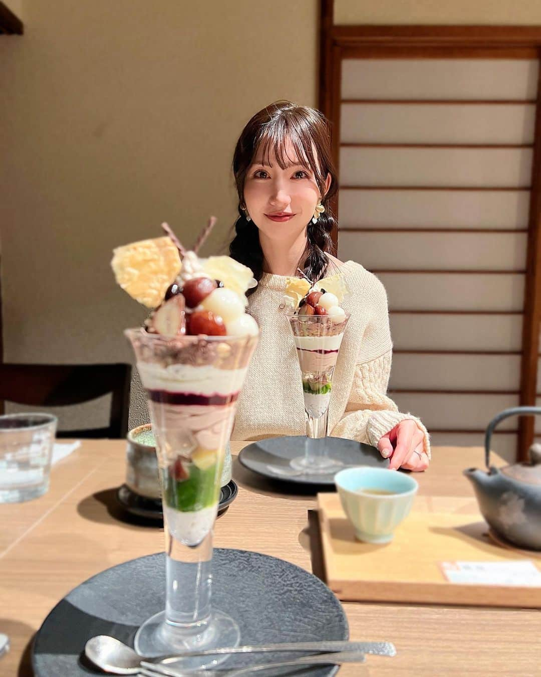 中島亜莉沙さんのインスタグラム写真 - (中島亜莉沙Instagram)「神楽坂でおすすめの抹茶カフェ🍃  リニューアルしてから お店が広くなって落ち着く空間🫶🏻 抹茶みたいなモンブラン？！も 美味しそうだった🤤  抹茶の焼き菓子も売ってたから 手土産にもおすすめ！  📍@kagurazaka_saryo   #神楽坂カフェ #神楽坂グルメ #カフェ巡り #抹茶スイーツ #抹茶パフェ #kagurazaka #tokyocafe #tokyosweets」2月24日 20時07分 - arisan_days