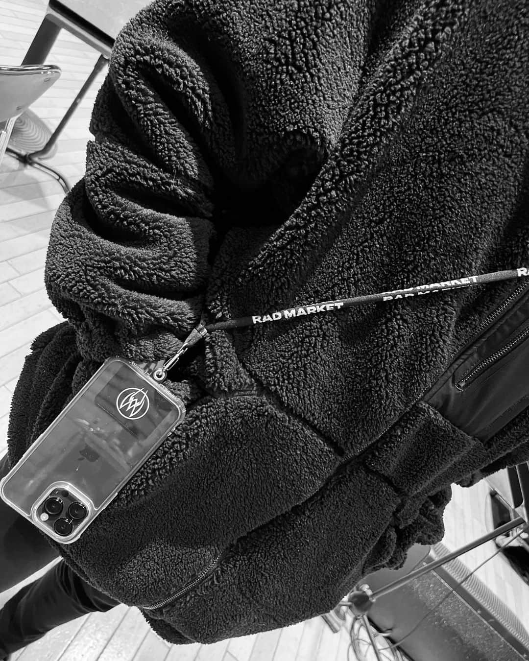 戒のインスタグラム：「本日から全体RHスタート。 お先にグッズ使わせてもらっとる！ すでにLAST MILEに染まっとる👍  #theGazettE #MASS #LASTMILE #NEWGOODS #radmarket」