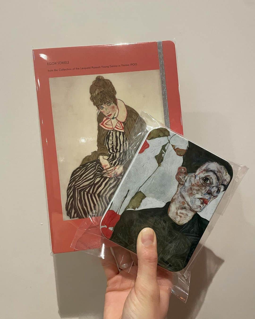 神岡実希さんのインスタグラム写真 - (神岡実希Instagram)「ー 美味しいご飯食べて、美術館に行った。惹かれた。 #エゴンシーレ #エゴンシーレ展 #東京都美術館 #肉とたまご」2月24日 20時28分 - miki_kamioka