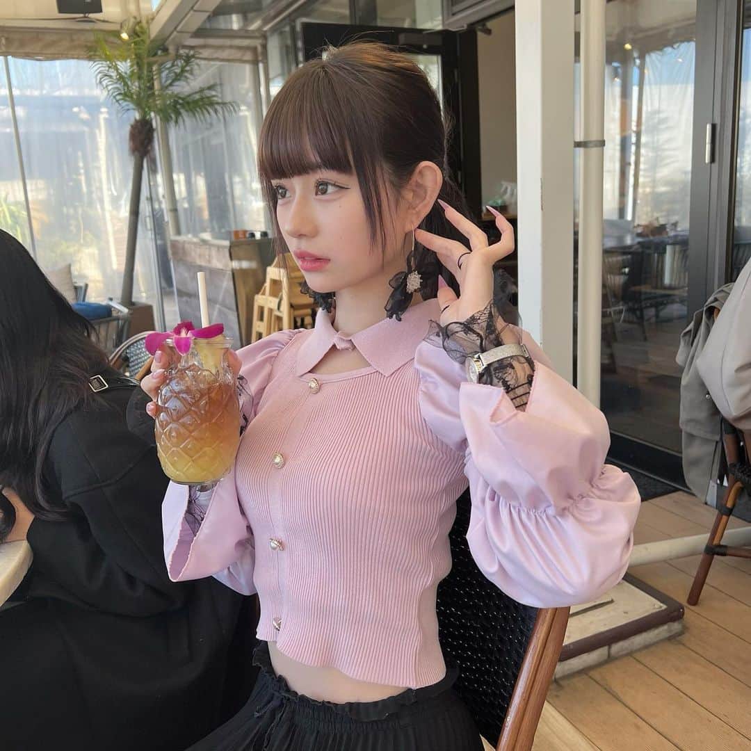 かれんのインスタグラム：「🎟 最近お姉さん服着るんだけど似合ってるかソワソワしながら歩いてる ･ #かれんのくろーぜっと」