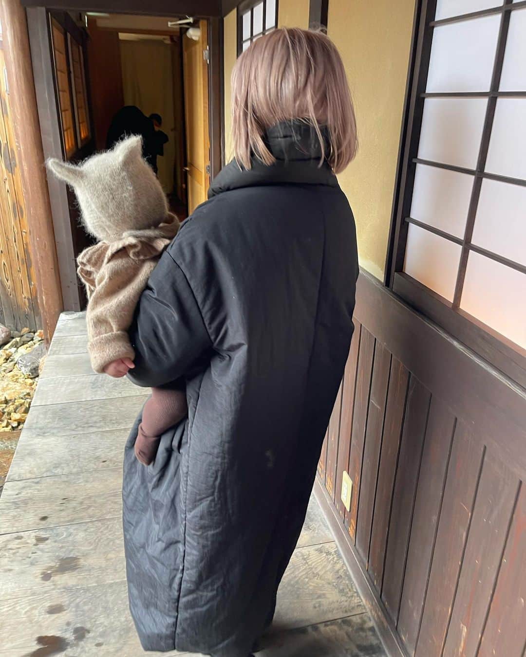 中谷愛さんのインスタグラム写真 - (中谷愛Instagram)「aunt marie's コート 今年もホワイトブラックどっちも活躍してくれる⚪️⚫️」2月24日 20時40分 - aixox3
