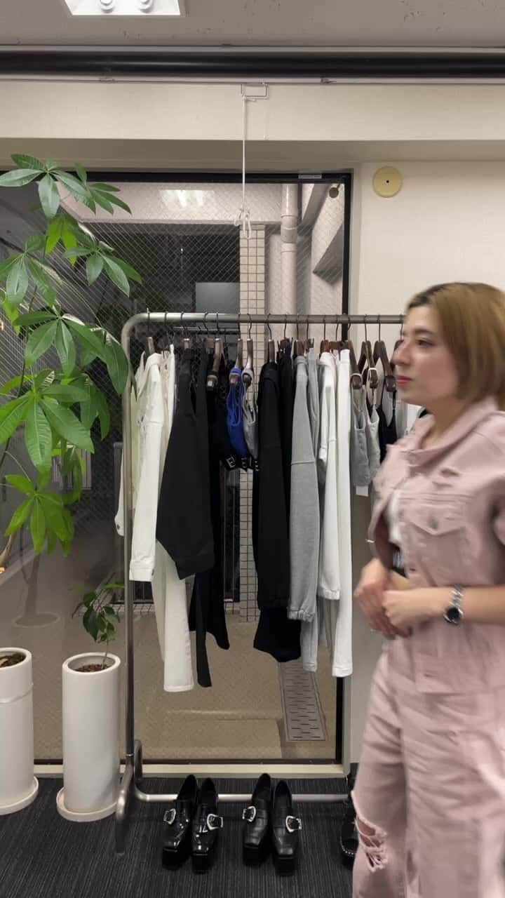ENVYMのインスタグラム：「ご視聴ありがとうございました✨  2/22Web新作紹介しています！  詳細は下記からご覧下さい✅  https://envym-store.jp/c/newitems  ーーーーーーーーーーーーーーーーーーー  FINAL SALE MAX70%OFF開催中✨  是非Webstoreをご覧下さいませ🌸  #envym #2023ss #spring」