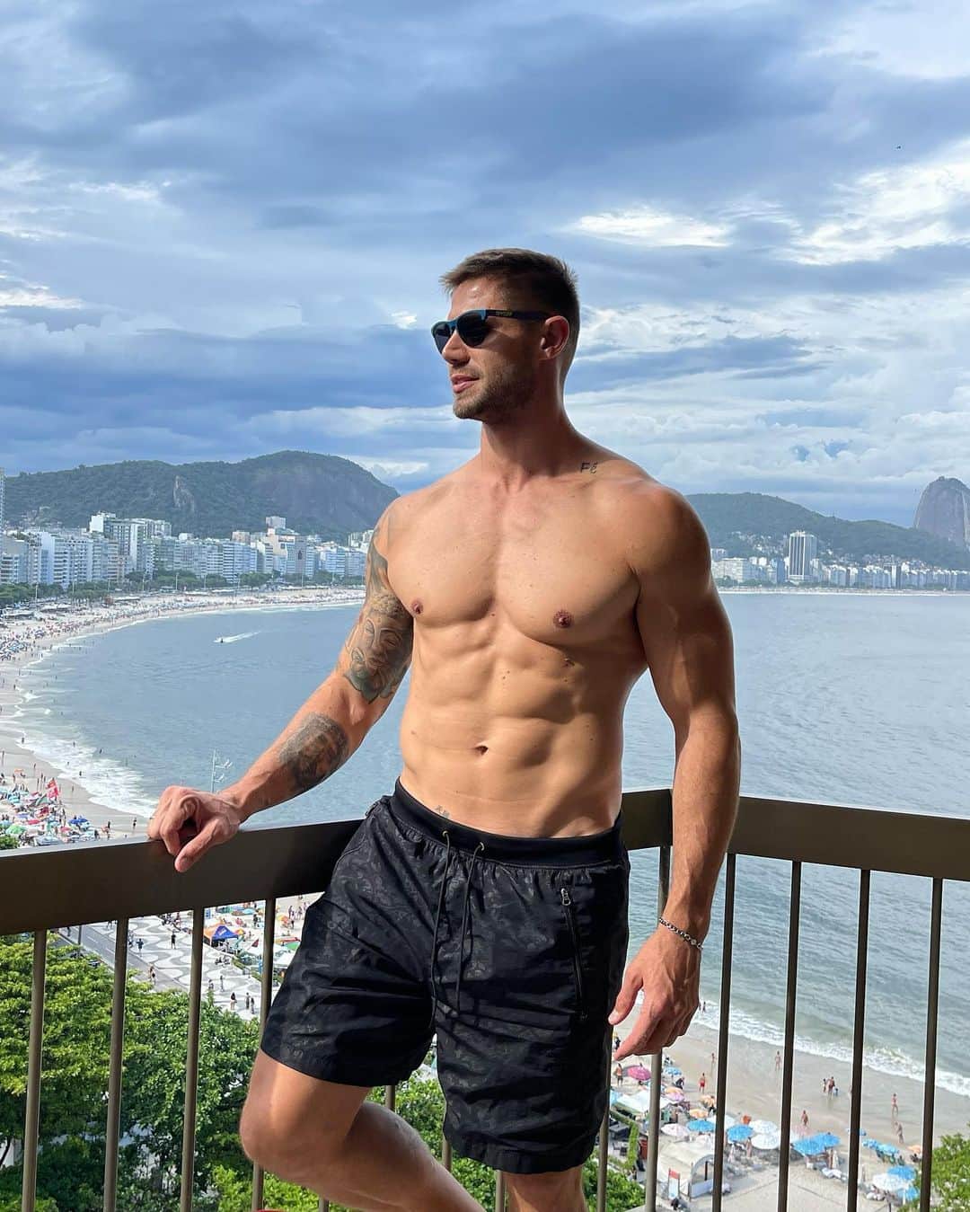 Jonas Sulzbachのインスタグラム：「Na cidade cheia de encantos mil  #errejota」