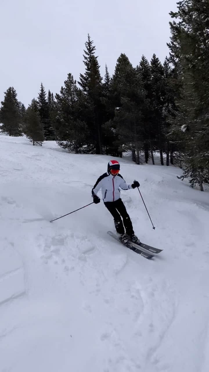 エステバン・グティエレスのインスタグラム：「Perfect landing at the end ⛷️💥」