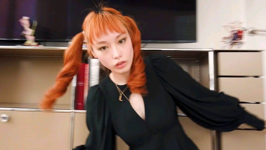 フェルナンダ・リーのインスタグラム：「Actual, proper #ferntube soon 💫」