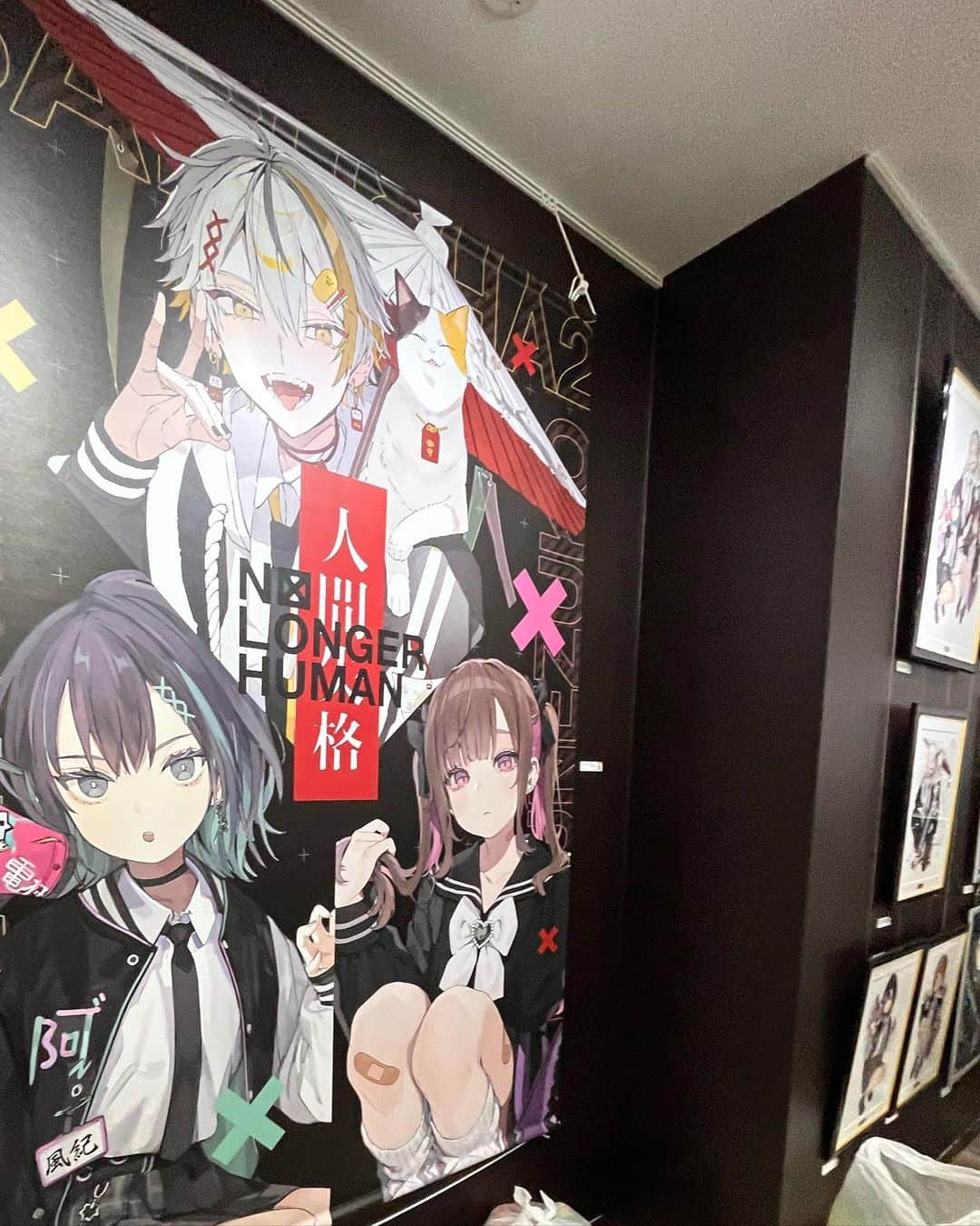 はむねずこのインスタグラム：「No Longer Human、無事終了いたしました！会期中たくさんの方に来ていただき本当に嬉しかったです…｡ﾟ(ﾟ´ω`ﾟ)ﾟ｡貴重な経験をありがとうございました！！！ さいごにノーロンガーのみんなと写真撮った🥹」