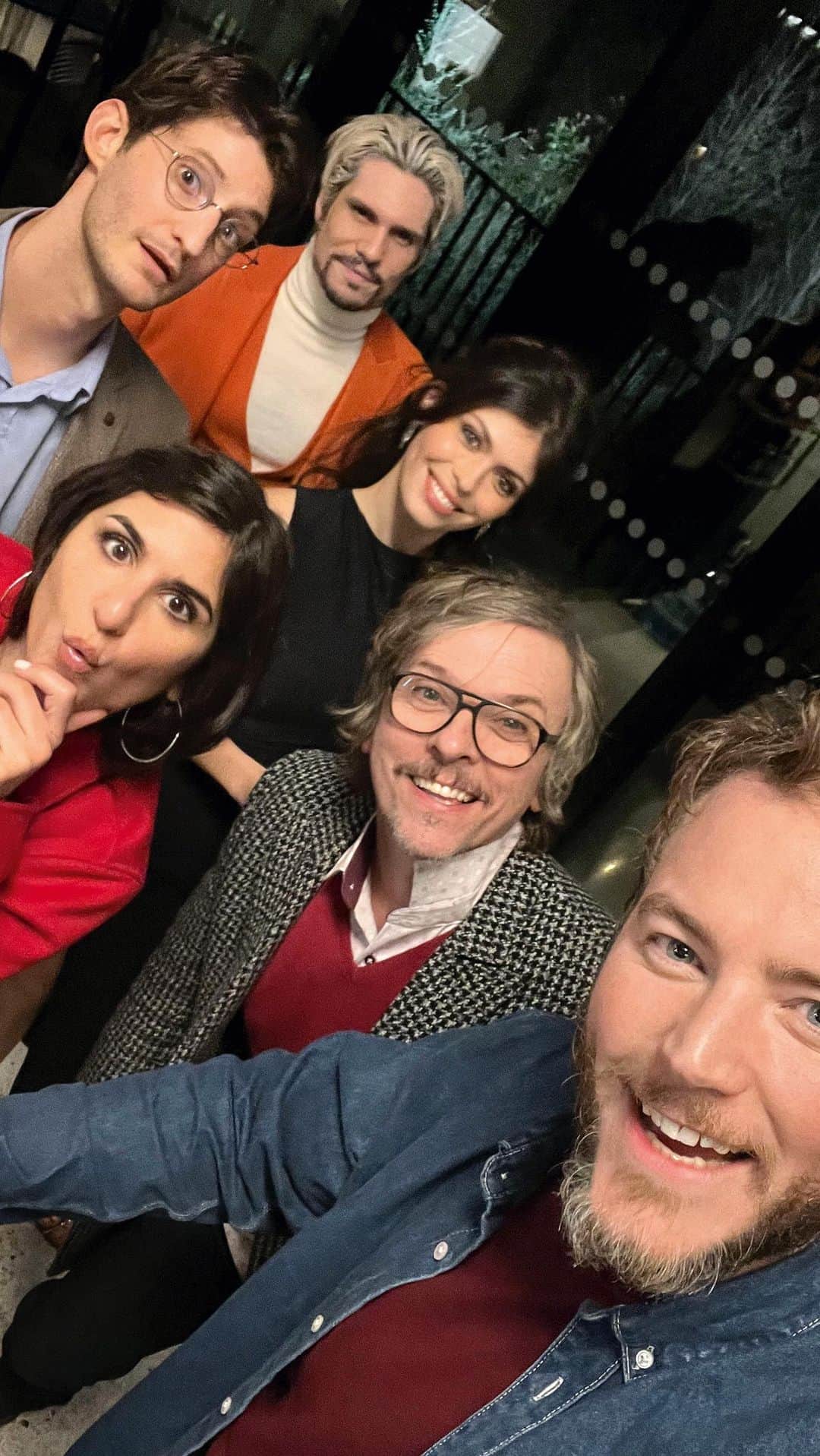 ピエール・ニネのインスタグラム：「Tournage de la série FIASCO en cours🚨 !!! J’avais hâte de vous en parler, on tourne une série pour @netflixfr réalisée par @igorgotesman avec un casting de 🔥 @francoiscivilofficiel @geraldinenakach @lesliemedinaaaa @louisecoldefy @pascaldemolonofficiel @djimoofficiel et d’autres surprises 🎁 !!! On rêve de cette série depuis l’écriture de CASTING(s) et le tournage de FIVE… et ça arrive bientôt POUR VOUS !!!」