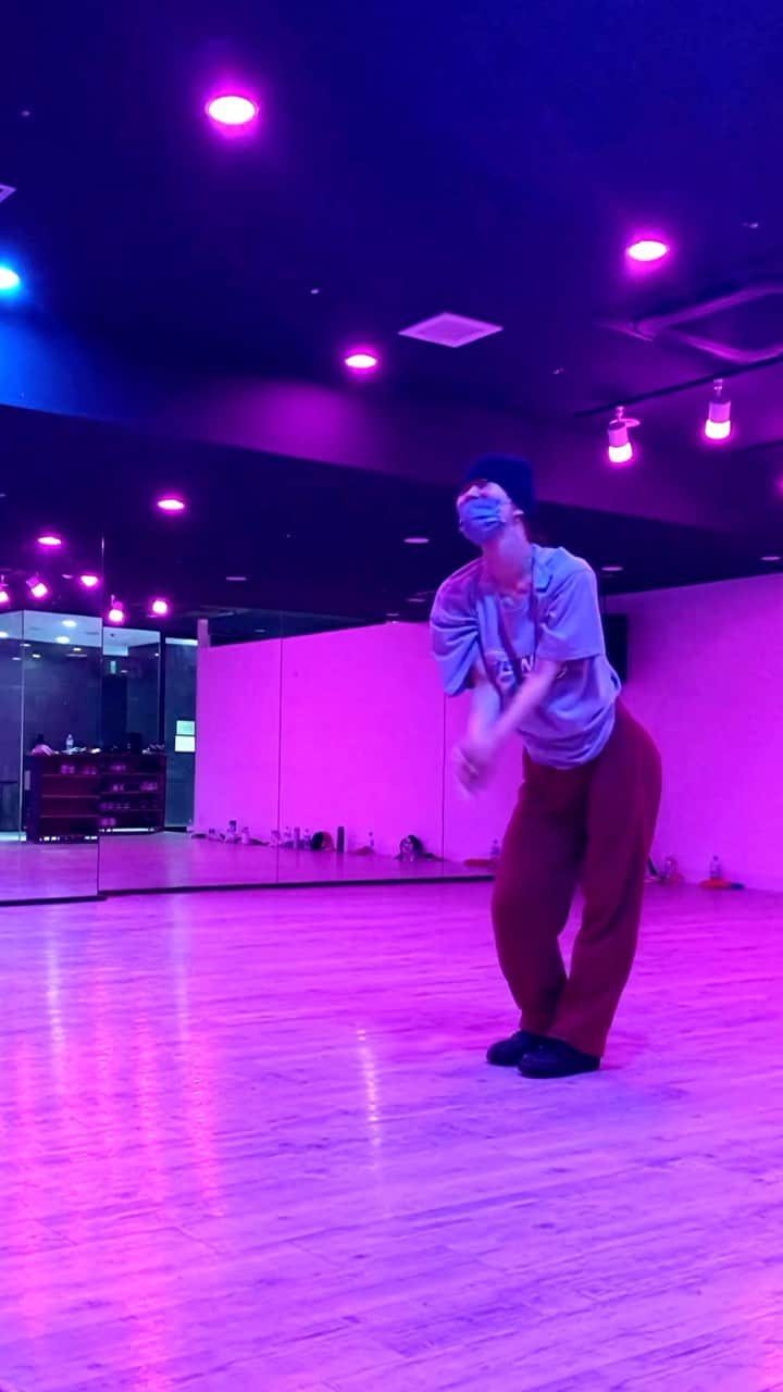 Asuka Fujimoriのインスタグラム：「💜🌘 @ellamai  懐かしの〜❤︎ 皆さま良い夢を〜❤︎ #ellamai#trying#choreography」
