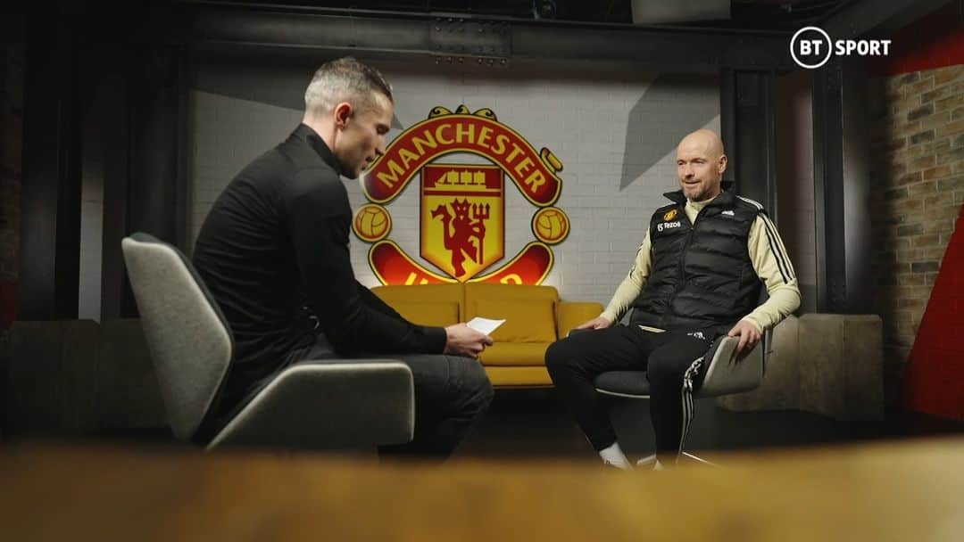 ロビン・ファン・ペルシのインスタグラム：「Pleasure speaking to Erik Ten Hag for @btsport during this huge week for @manchesterunited   ✅ Europa League Round of 16 🔜 Carabao Cup final  Wishing Erik and his team all the best for the rest of the season! 👏」