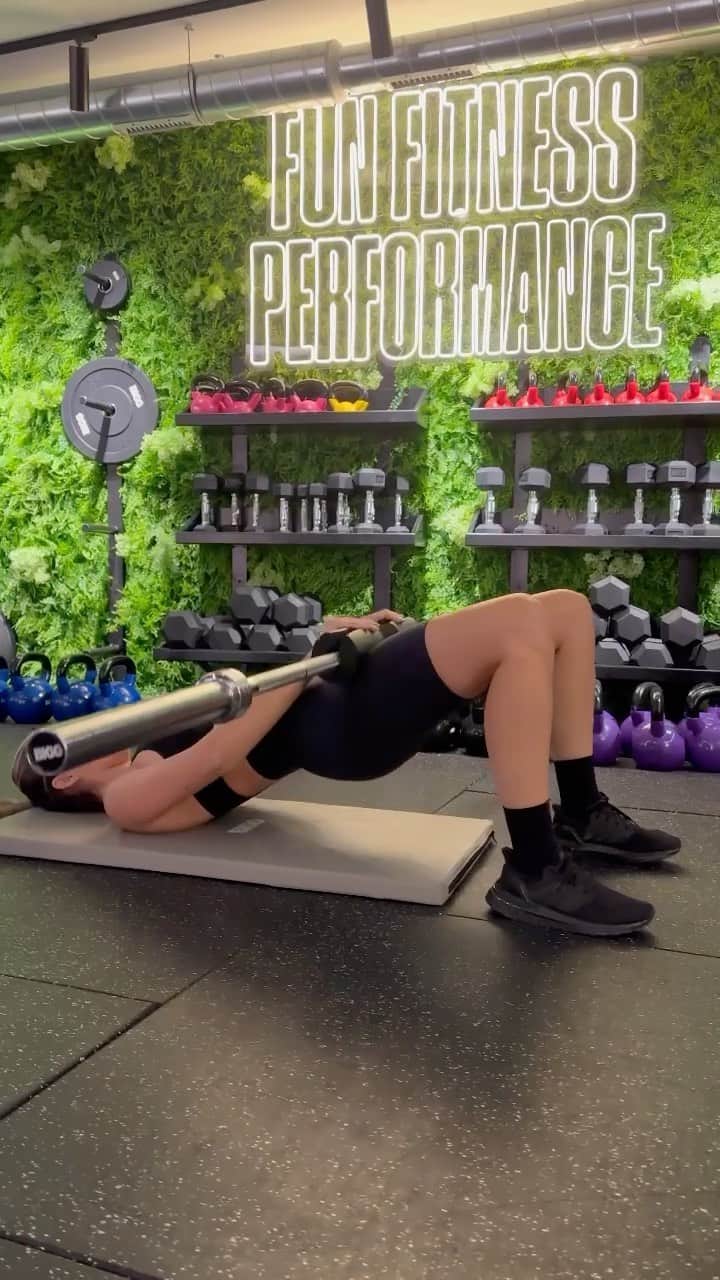 デシレ・コルデロ・フェレールのインスタグラム：「Hoy fuí a entrenar aún así estando mala , y como se nota lo que cuesta… pero aquí estamos , con TODO 🤧🏋🏽‍♀️」