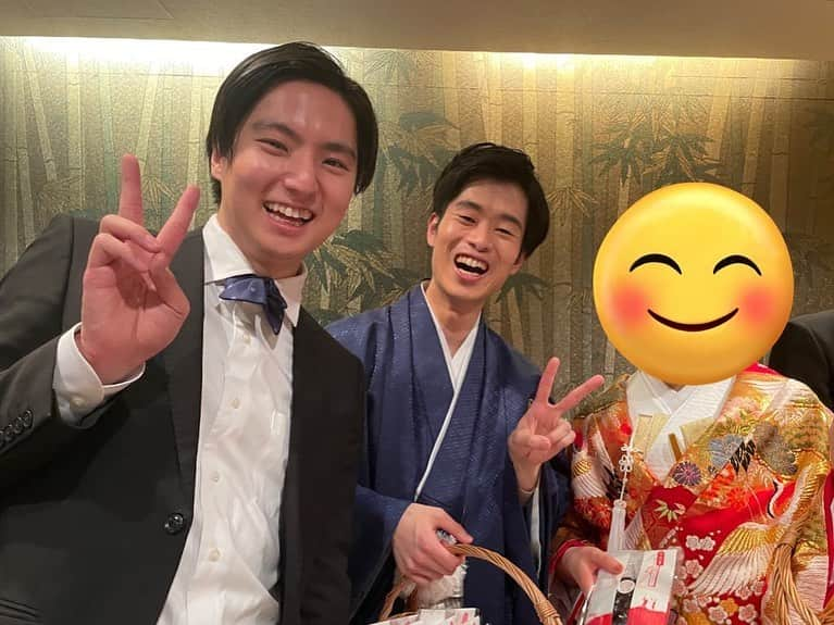 一平（Gパンパンダ）のインスタグラム：「ぼくらの時代の変わり目っぺー  ＼ ㊗️星野！結婚おめでとう！！㊗️ ／  昨日、星野が、結婚しました！！！ マジで！マジで！！すごいことです！！！！ おめでとう！！！嬉しい！すごいことです！！！  僕もスピーチをしました！終わりの時間でした！爆泣きしました！！絶対に幸せになる夫婦です😭😭 おっしゃ、Gパンパンダ頑張ります！！！  LUDOショット！ 同期ショット！ えんもぉ。誰も星野が結婚するなんて、当時思ってなかったよ、ほんとに。  スピーチの動画がTwitterに上がってたけど、爆発的に意味不明だな？？？？ めちゃ長く話してしまった覚えがあるけど、そんなことよりなに言ったかまったく覚えてない。恐ろしい。 でも喜んでもらえてよかった！！！！  本当におめでとう！！！！！  追伸  星野嫁のお母さま、GパンパンダのあのGERA聴いてるんだぜ…！！やばいよな😭  嫁母嫁妹揃って、挨拶されたんだけどさ、もうなんか「ごめんなさい、不安ですよね？😭」としか言えなかったよ……  娘の旦那の同僚があんなの、僕だったら心配だよ……  よかったらラジオも聴いてください。星野家お墨付きになっているラジオ……やばすぎるので、初回からor総集編から始めてくださいな。 GERAというアプリから無料で聴けます。ランキングは爆発的に良いけど、嫌いな人はまともには聴けないそんなラジオです……  #Gパンパンダ #結婚 #Gパンパンダもいるよ #GERAラジオ」