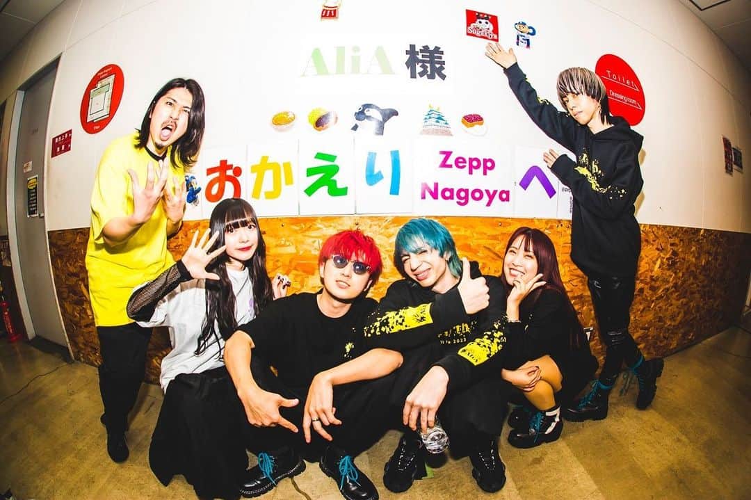 AliAのインスタグラム：「【#AliAZeppTour 】  <<Thank You  Zepp Nagoya>>  愛知公演ありがとうございました🎇 最終日は北海道！！  各地ツアーで積み重ねてきた ライブをぶつけに行きます‼️  ◎Next Live →3/9(木) Zepp Sapporo(北海道)  チケットはプロフィールから🎟  photo by @cazrowaoki」