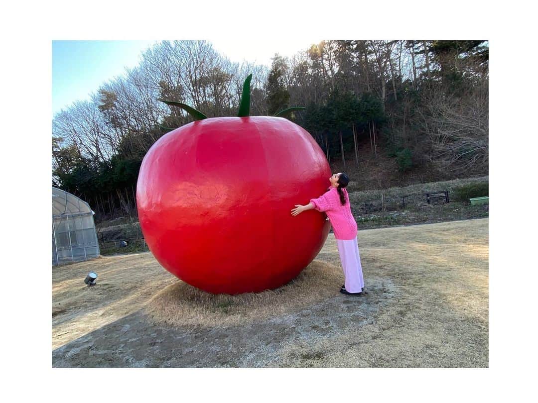 箭内夢菜さんのインスタグラム写真 - (箭内夢菜Instagram)「発見！ふくしま👀  夢っぺ行ってこっせ season2 #7 動画がupされました✨  今回は、福島県のいわき市にある 『久ノ浜漁港』でお魚が水揚げされる瞬間や、入札の様子を見学させて頂いてきました！！🐟  漁港で働く皆さんは本当に朝早くから、どんなに寒い時期でもこうして力仕事をされていて、私達が当たり前のように美味しいお魚が食べられている事に感謝しないといけないな と、改めて思いました*ﾟ  ぜひぜひYouTubeで、『発見！ふくしま』か『夢っペ行ってこっせ』で検索してみてくださいね☺️  そして！！！今、東京の代々木公園で開催されている『発見！ふくしま お魚まつり』で、昨日トークショーをさせて頂きました！来てくださった皆様、ありがとうございました🥰  発見！ふくしまのブースでは、福島県の美味しいお魚『常盤もの』が食べられるので ぜひたくさんの方に食べて頂きたいです🥹 ほんっとうに美味しいです！✨ このお魚まつりは、26日(日)18時まで開催中です！  ぜひこの機会に美味しいお魚たくさん食べに行ってみてください😍🙌🏻   #発見ふくしま  #夢っペ行ってこっせ  #お魚まつり  #代々木公園」2月25日 0時20分 - yumenayanai_official